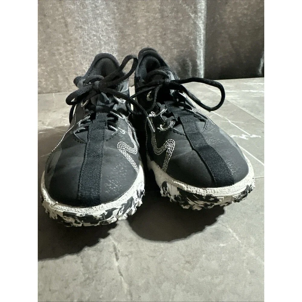 Nike Future Field Unisex Training Sneakers Size 5Y Shoes Black White B20